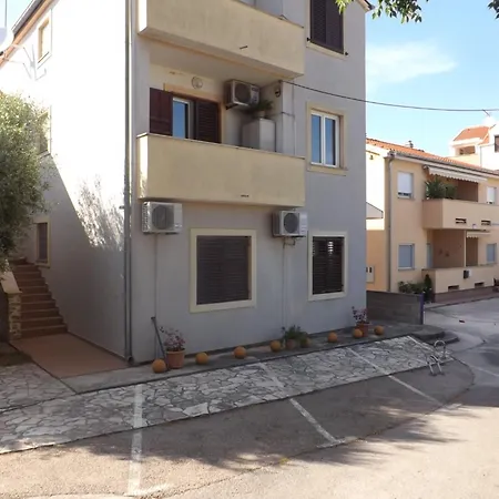 公寓 Latmo 扎达尔